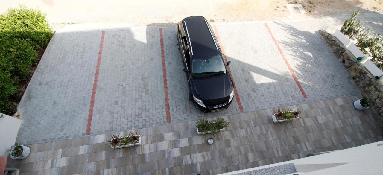 Apartments Klaudija Cizici Exterior photo